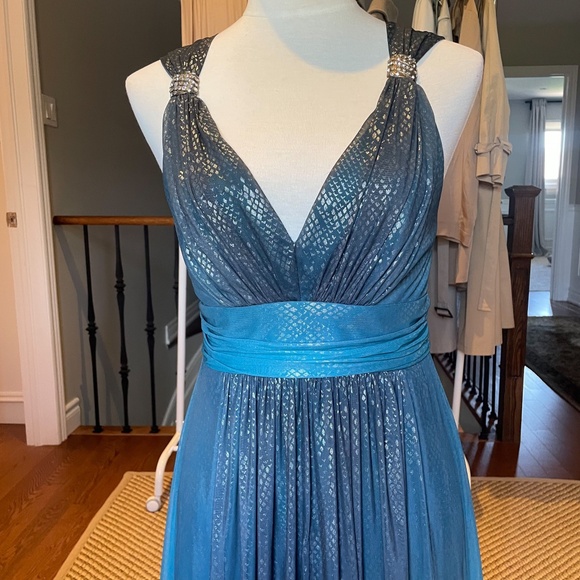 Emerald Green - Peacock Iridescent Gradient Gown - Picture 4 of 13